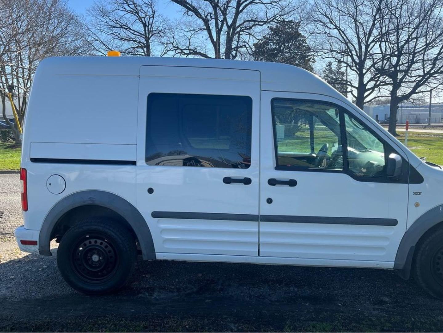 2013 white /Grey Ford Transit Connect XLT (NM0LS6BN8DT) with an 2.0 4 Cylinder engine, Automatic transmission, located at 5700 Curlew Drive, Norfolk, VA, 23502, (757) 455-6330, 36.841885, -76.209412 - Photo#2